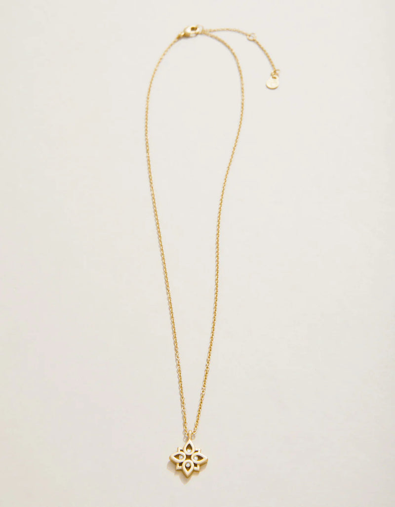 Sea La Vie Never Give Up Necklace