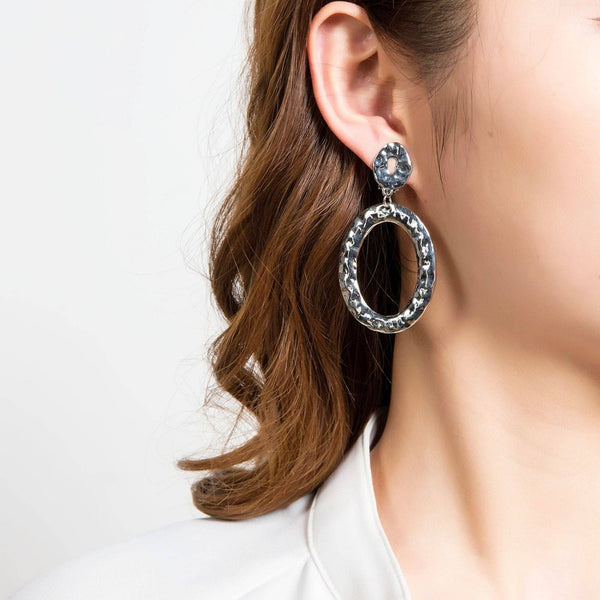 Julia clip earring: Silver